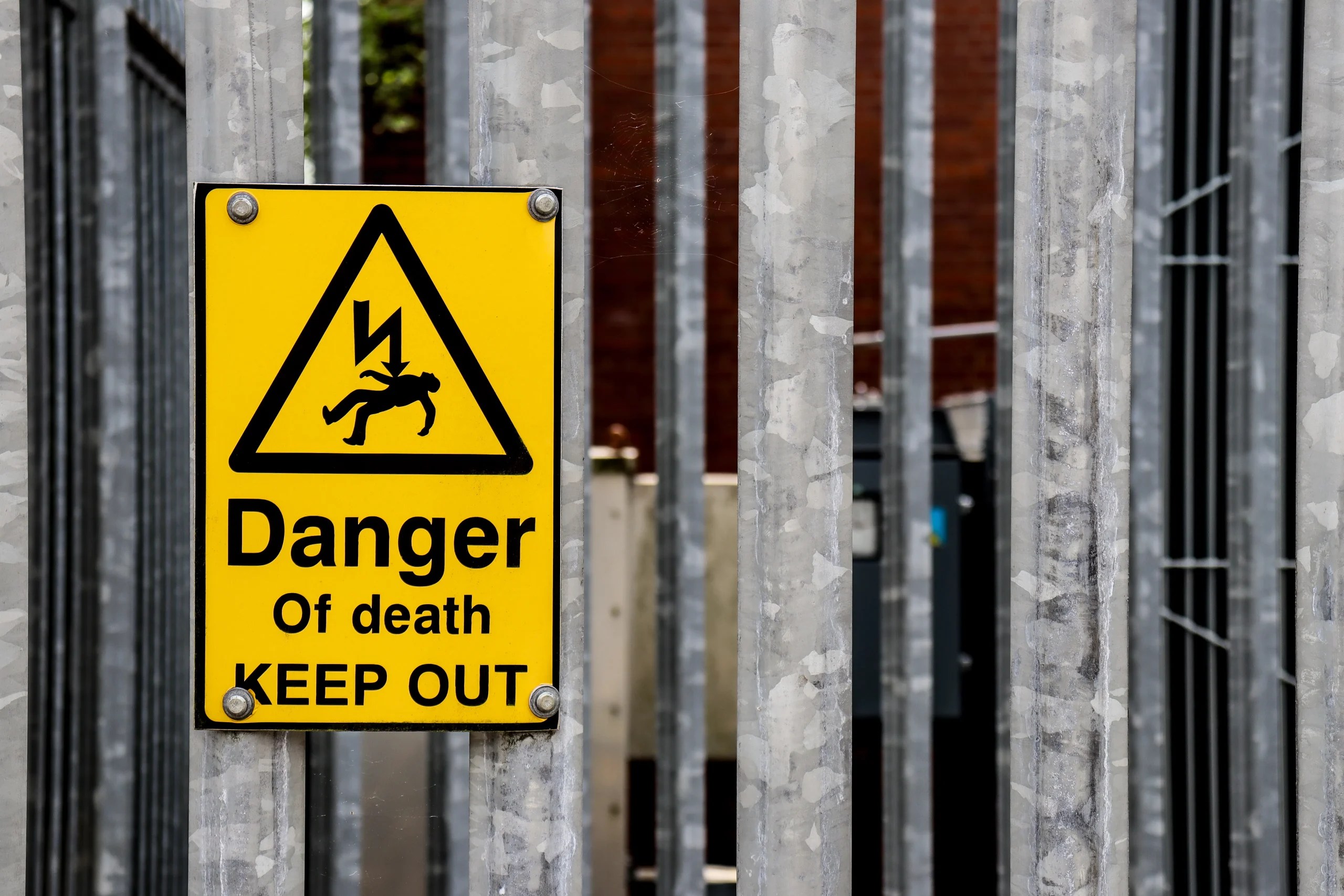 A danger sign on a metal fence, warning against poor niche site marketing and bad ai writing assistants.