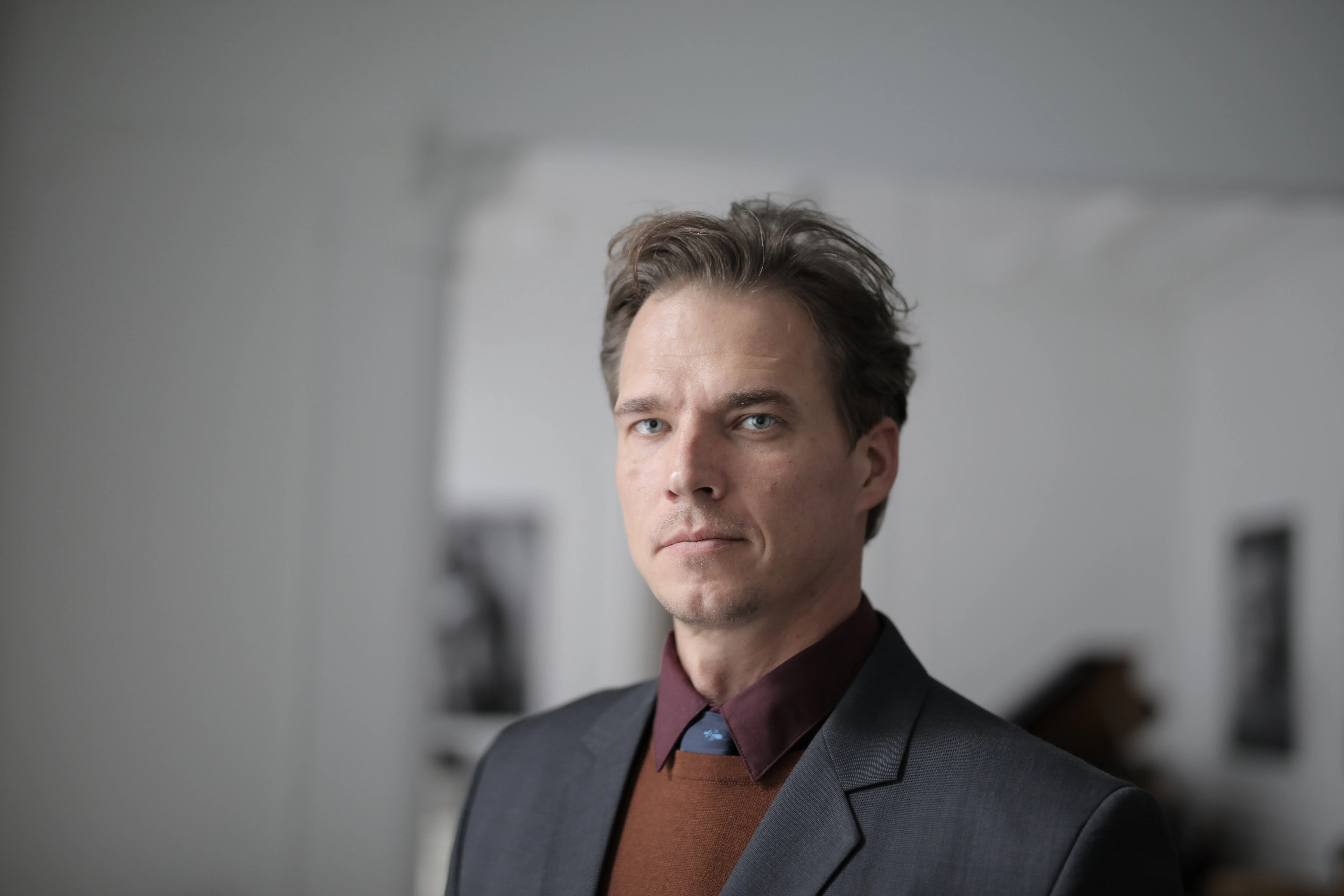 A professional man considering if an automated seo tool is impacting his business conversion rates.