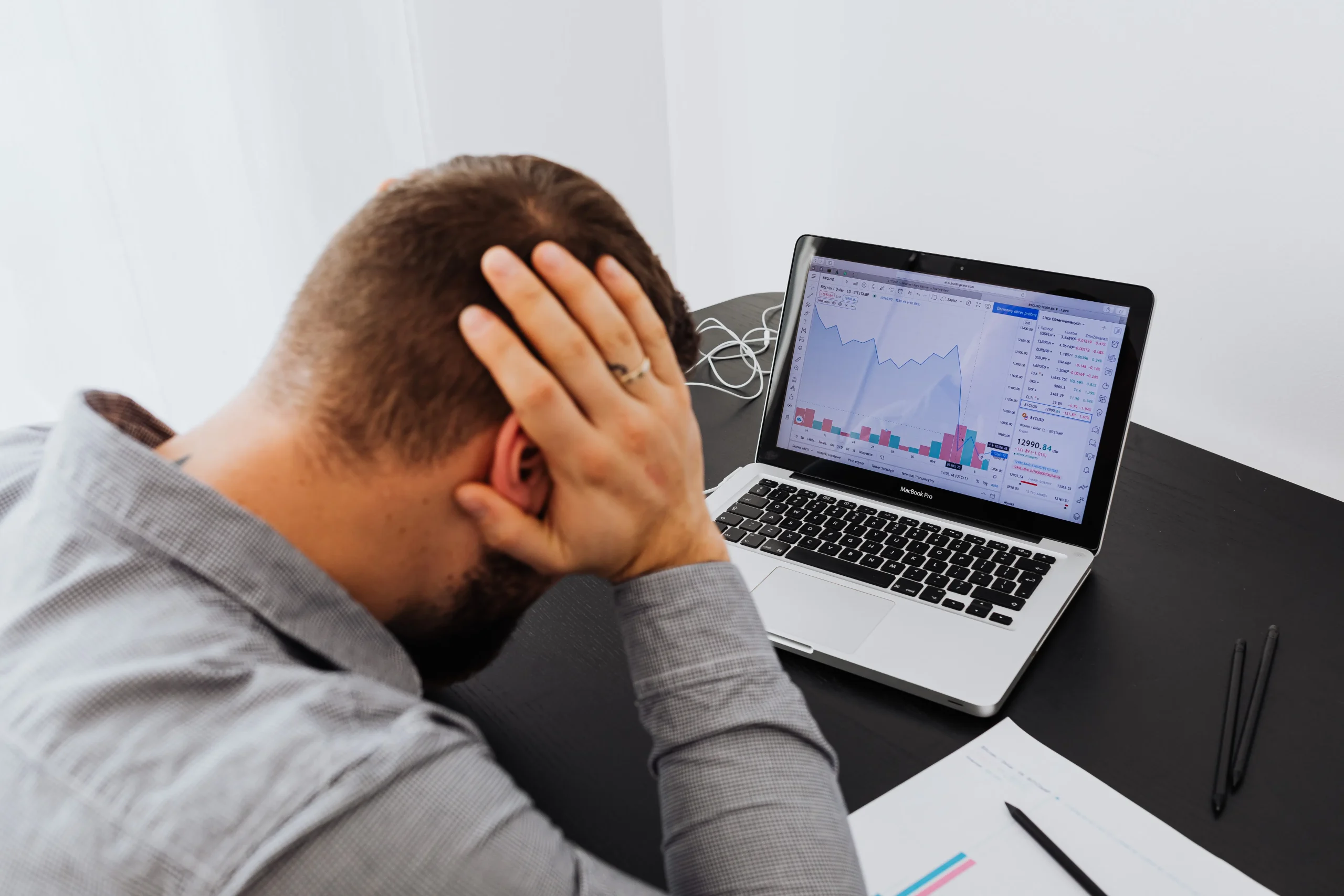 Stressed person looking at seo automated software data on a laptop screen.
