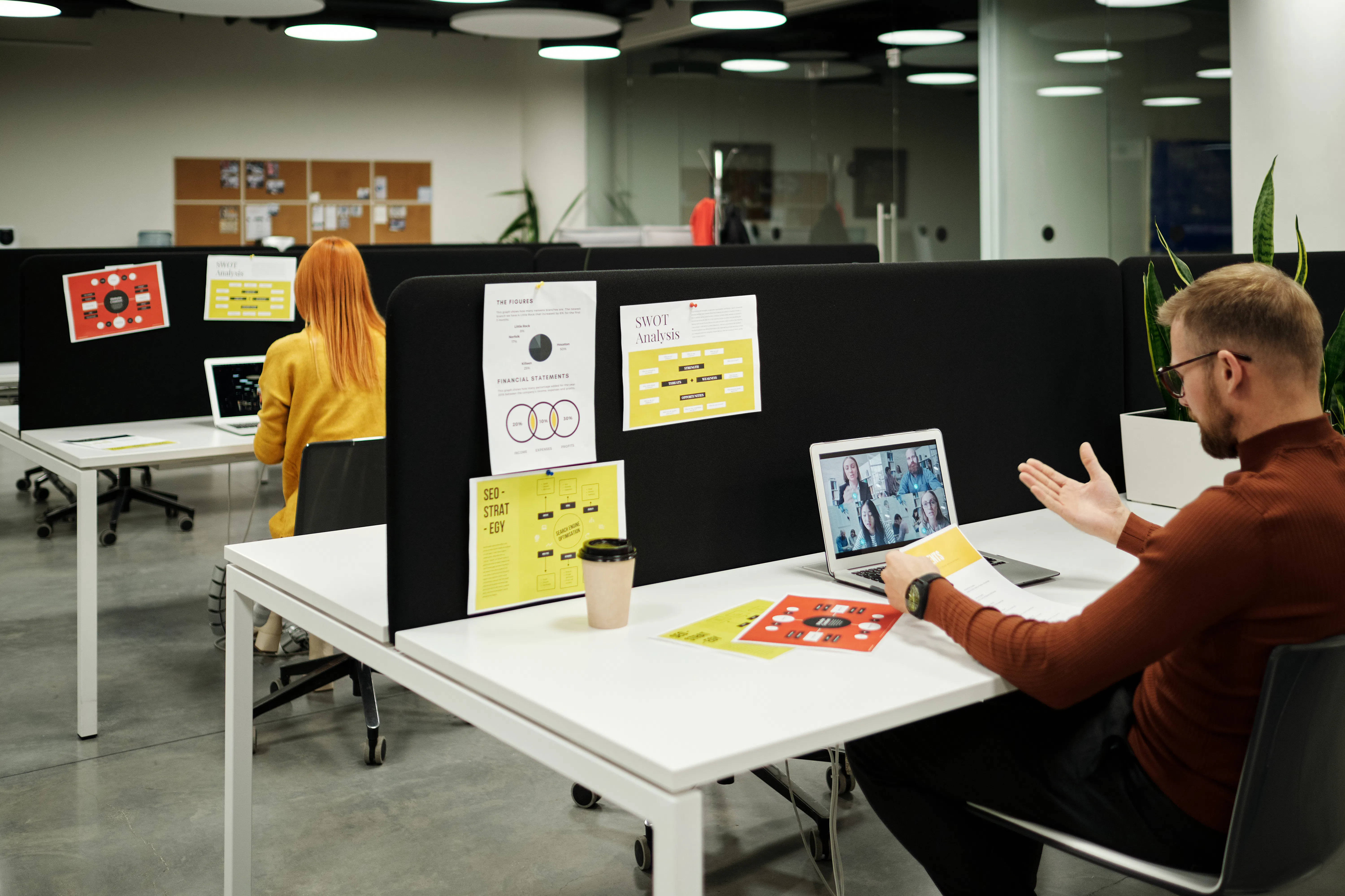 Marketer using AI writing software for creative workflow optimization.