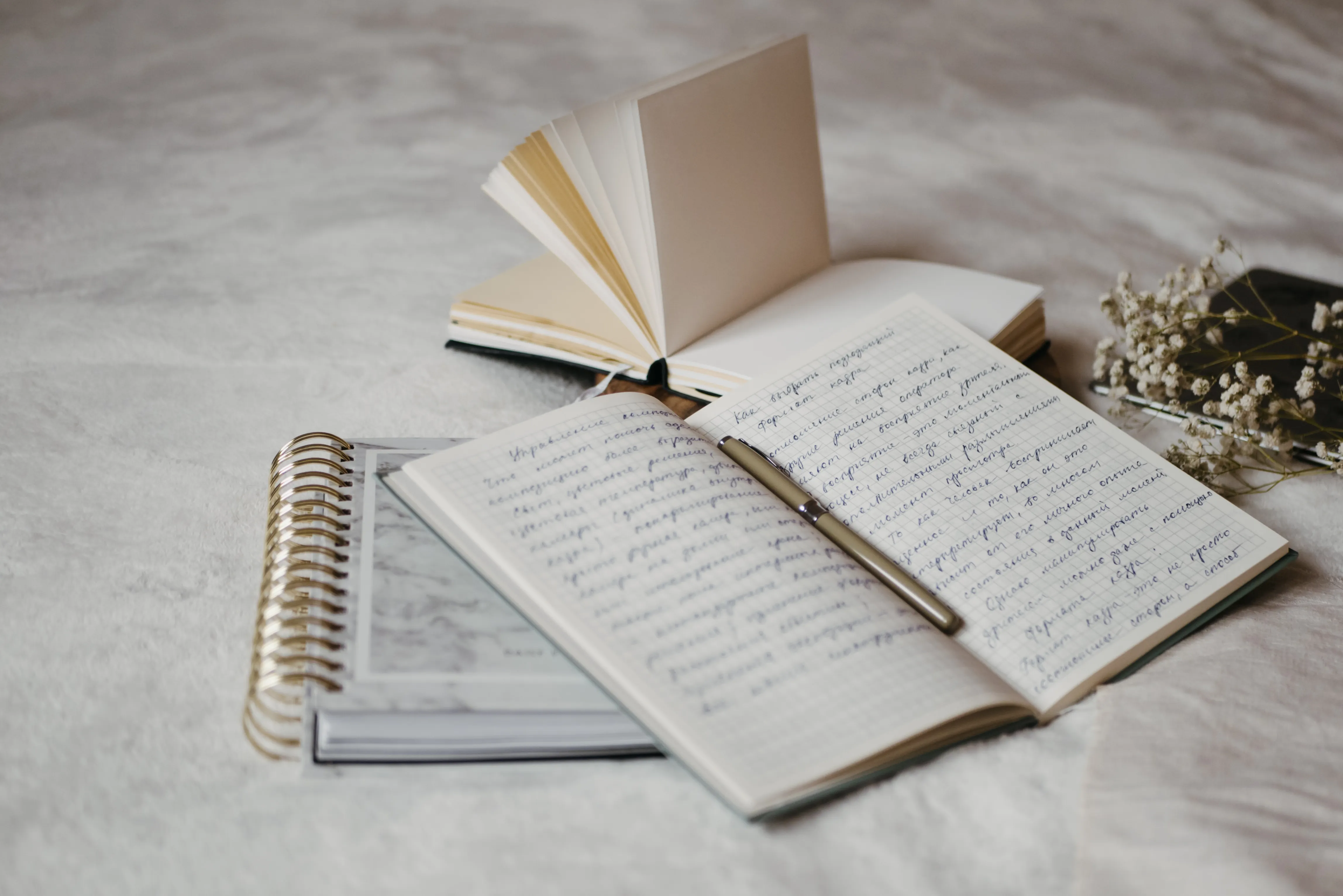 Handwritten notes and open journals demonstrating why the best ai seo tool complements human strategy in copywriting.