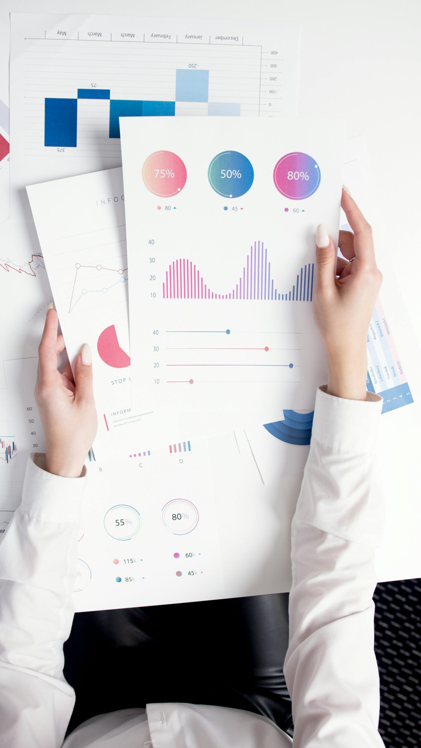 A successfull SEO content. A graph showing improved search visibility and engagement metrics as a result of AI-driven content optimization.